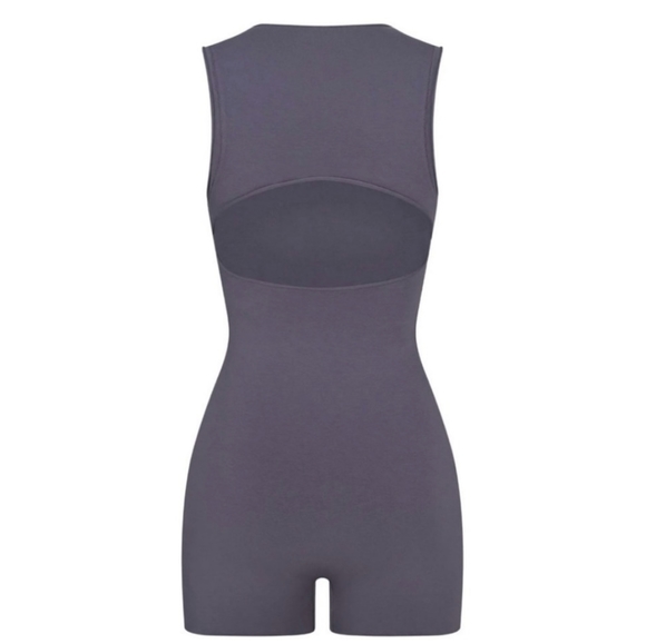 1. NWT SKIMS RAW EDGE INTIMATES ONESIE IN THUNDER - Picture 2 of 7